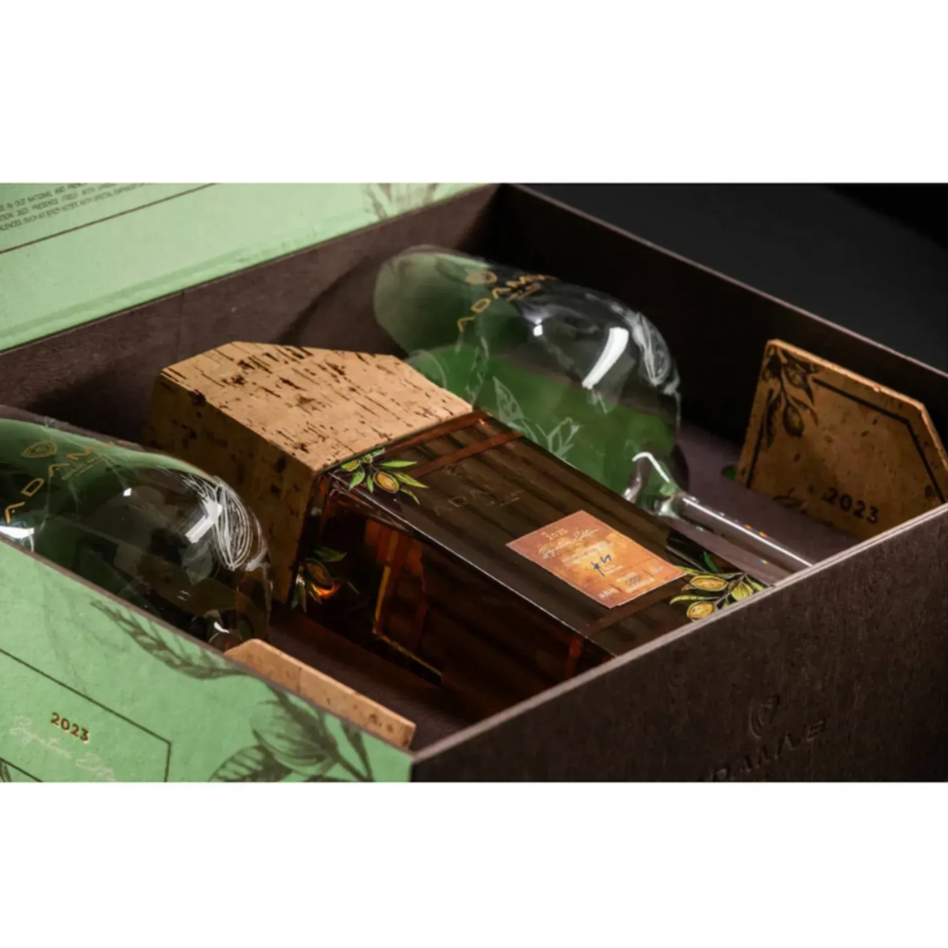 ADAMUS Mandulás Signature Edition díszdobozban + 2pohárral, parafa alátéttel 2023 44,4% 0,7 LITER