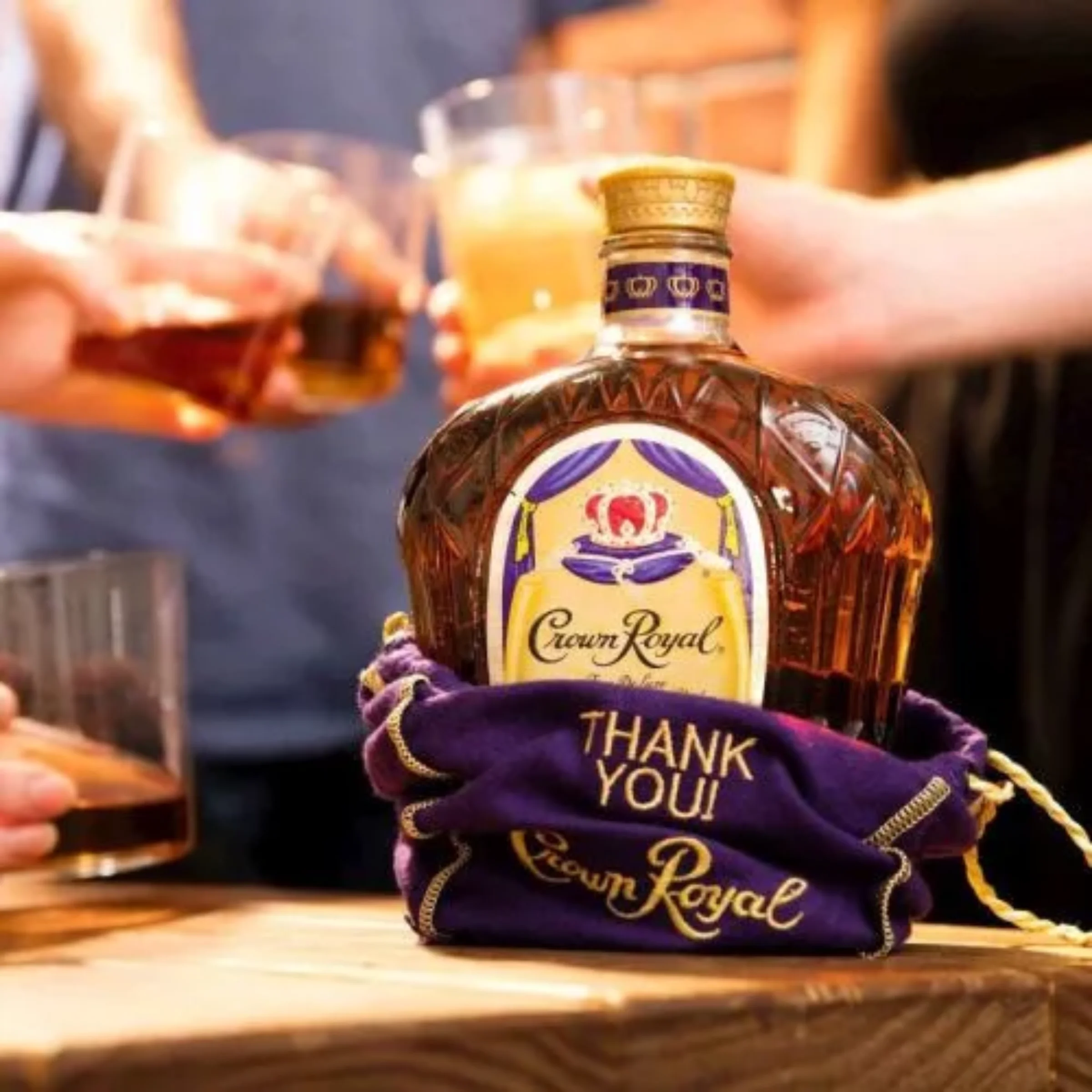 CROWN Royal Whisky Fine De Luxe Blend ed Canadian DD 0.7 LITER
