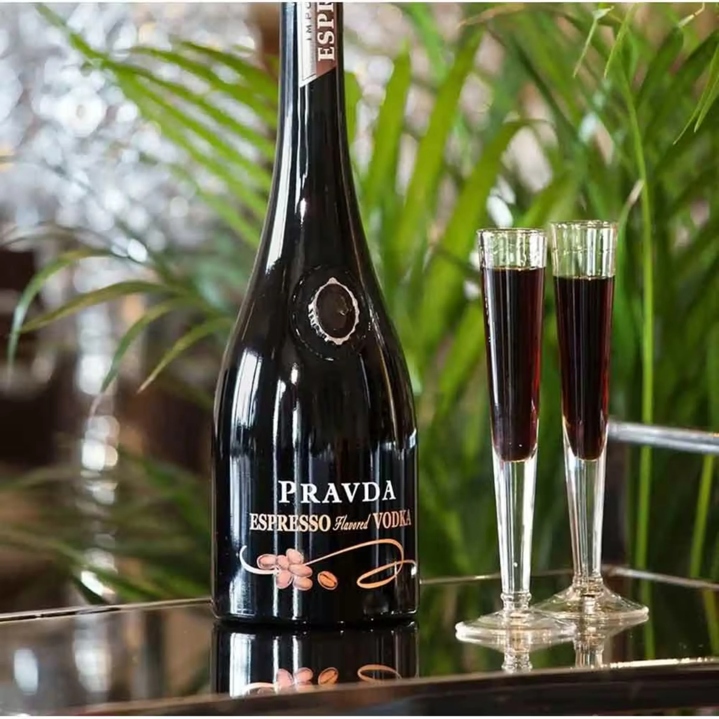 Pravda Díszdobozos Espresso Vodka+2 pohár 0.7 LITER